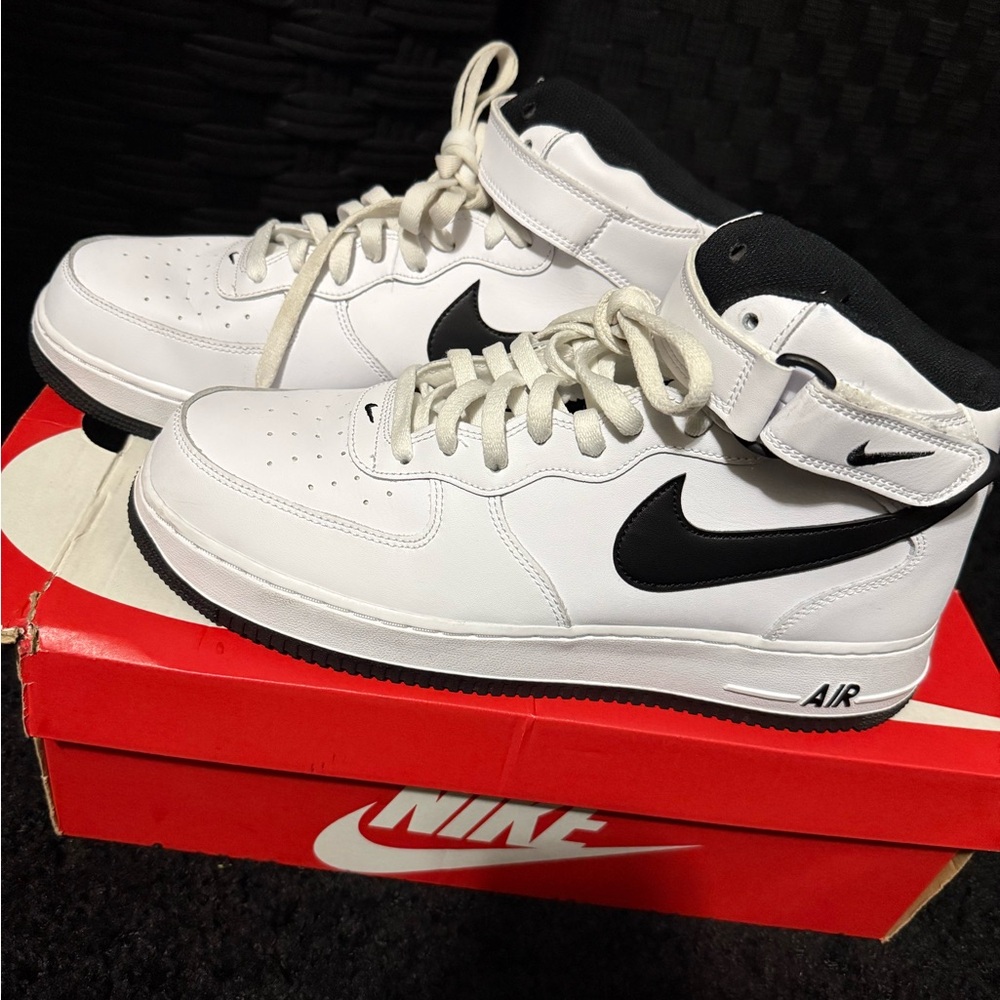 Nike Air Huarache Sneakers Black and White